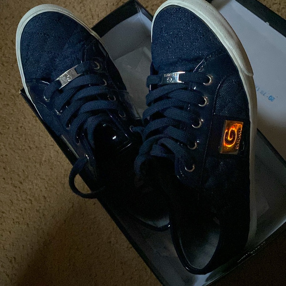 G by Guess Dark Denim Oadie sneakers in size 8 women’s silver detail